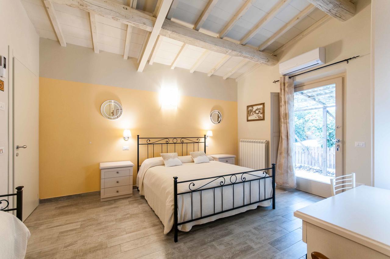 Il Lavandeto - Farmhouse In The City Сиена Екстериор снимка
