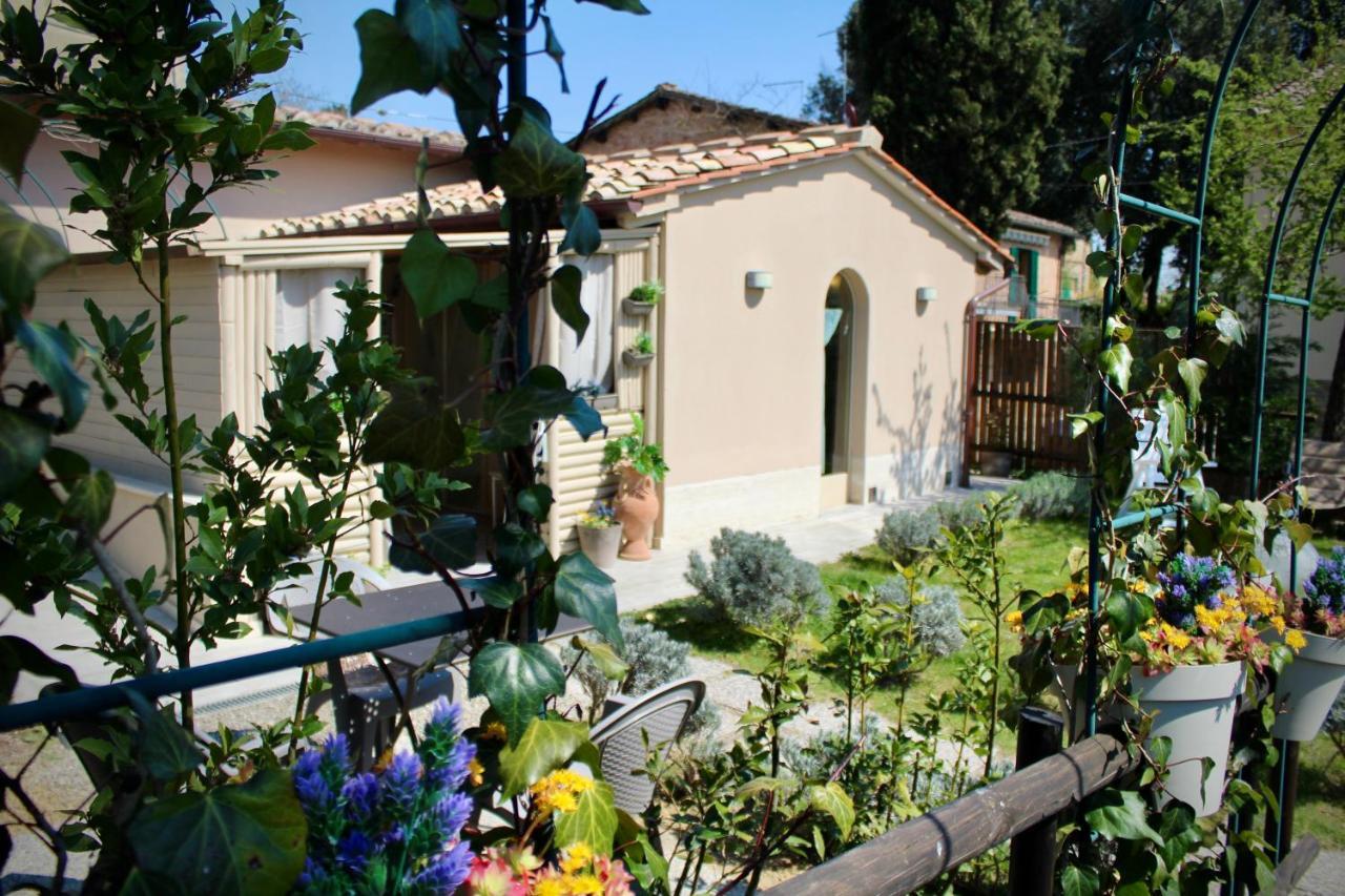 Il Lavandeto - Farmhouse In The City Сиена Екстериор снимка